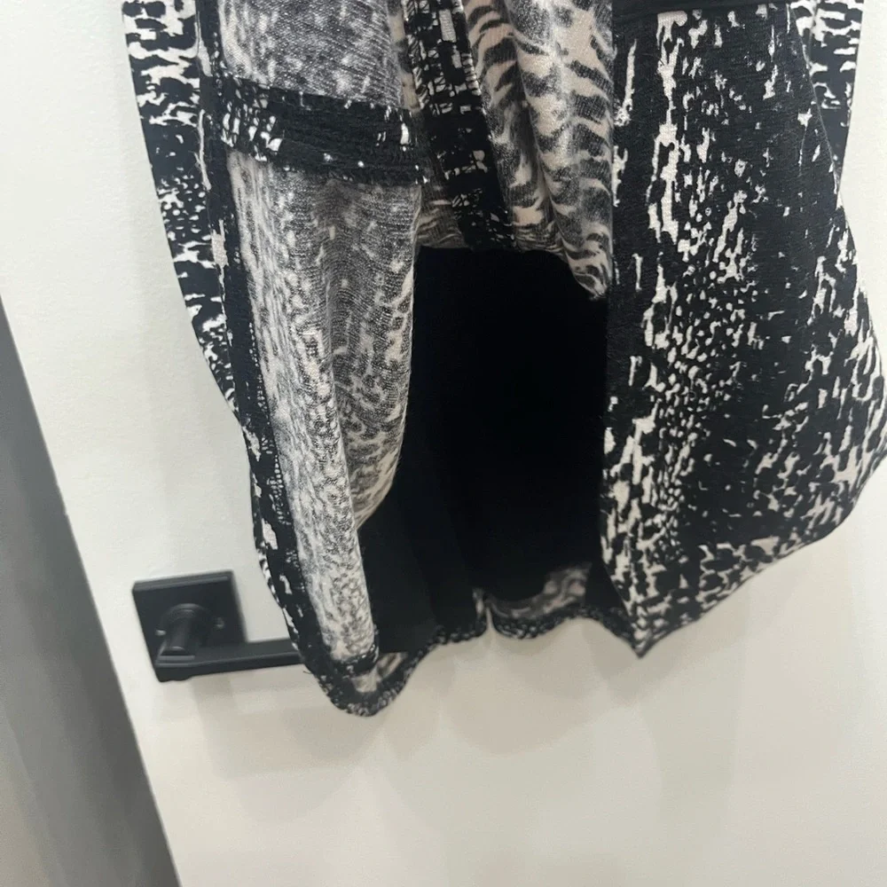 NWT Studio I Black and White Abstract Mini Dress 8P - Picture 4 of 7